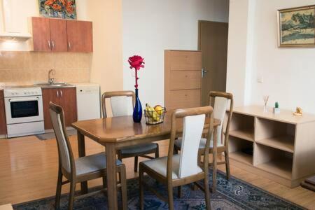 Town Hall 3 Bedroom Apartment Аеропорт Вільнюс Екстер'єр фото