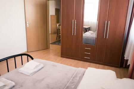 Town Hall 3 Bedroom Apartment Аеропорт Вільнюс Екстер'єр фото