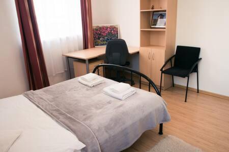 Town Hall 3 Bedroom Apartment Аеропорт Вільнюс Екстер'єр фото