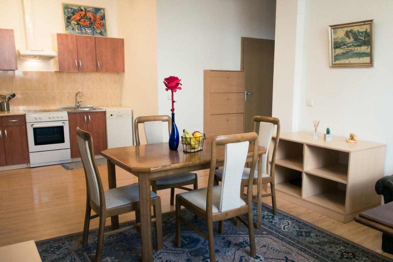 Town Hall 3 Bedroom Apartment Аеропорт Вільнюс Екстер'єр фото